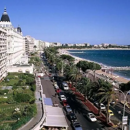 T2 Climatisé, Avec Parking à Appartement *
