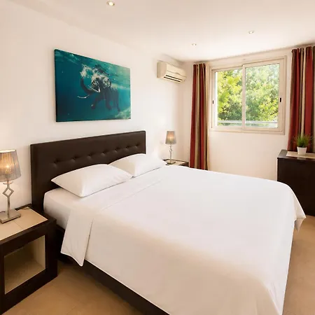 Appartement T2 Climatisé, Avec Parking à *
