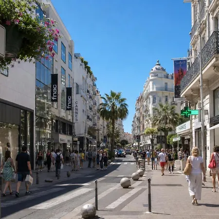 T2 Climatisé, Avec Parking à *