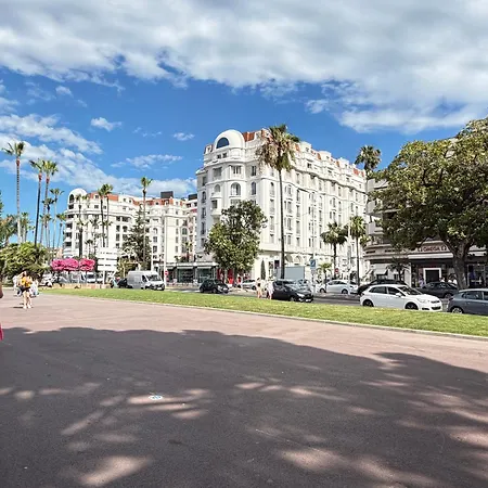 T2 Climatisé, Avec Parking à Appartement *